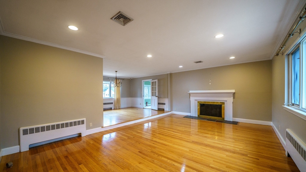 3 bed, 3 bath apartment for rent at 165 Evelyn Rd Unit 1, Waban — photo 4 of 9