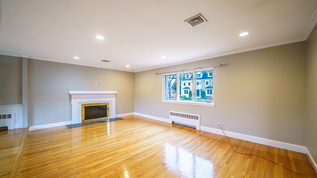 3 bed, 3 bath apartment for rent at 165 Evelyn Rd Unit 1, Waban — photo 5 of 9