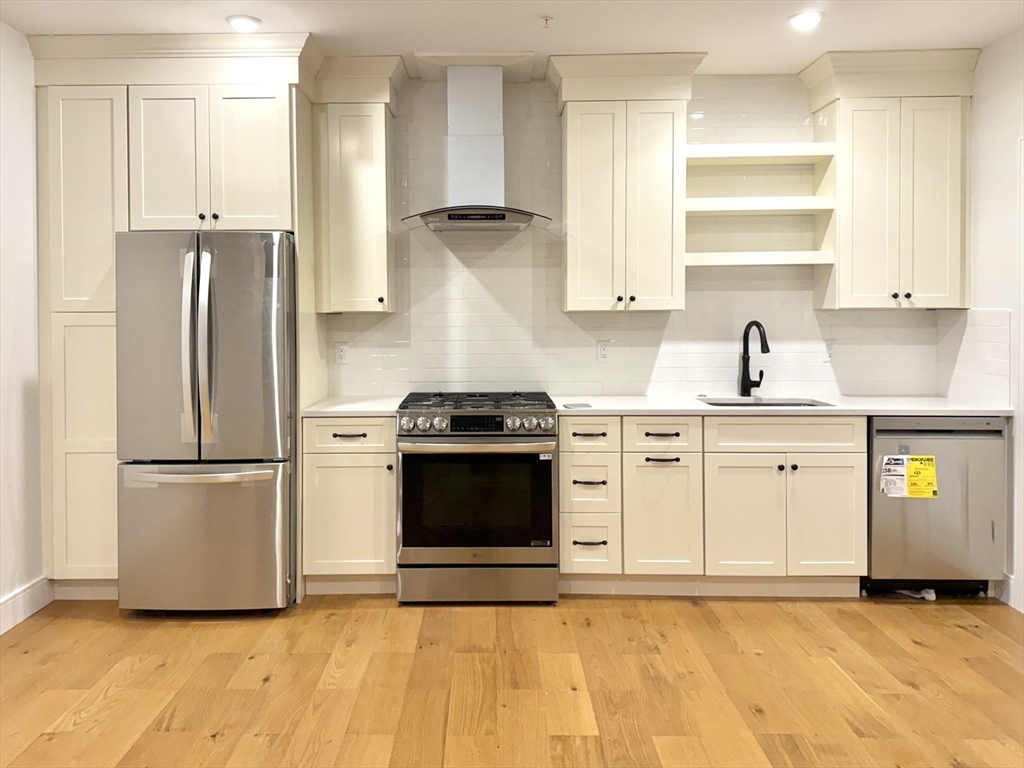 Studio bed, 1 bath apartment for rent at 165 Everett St Unit 1, East Boston