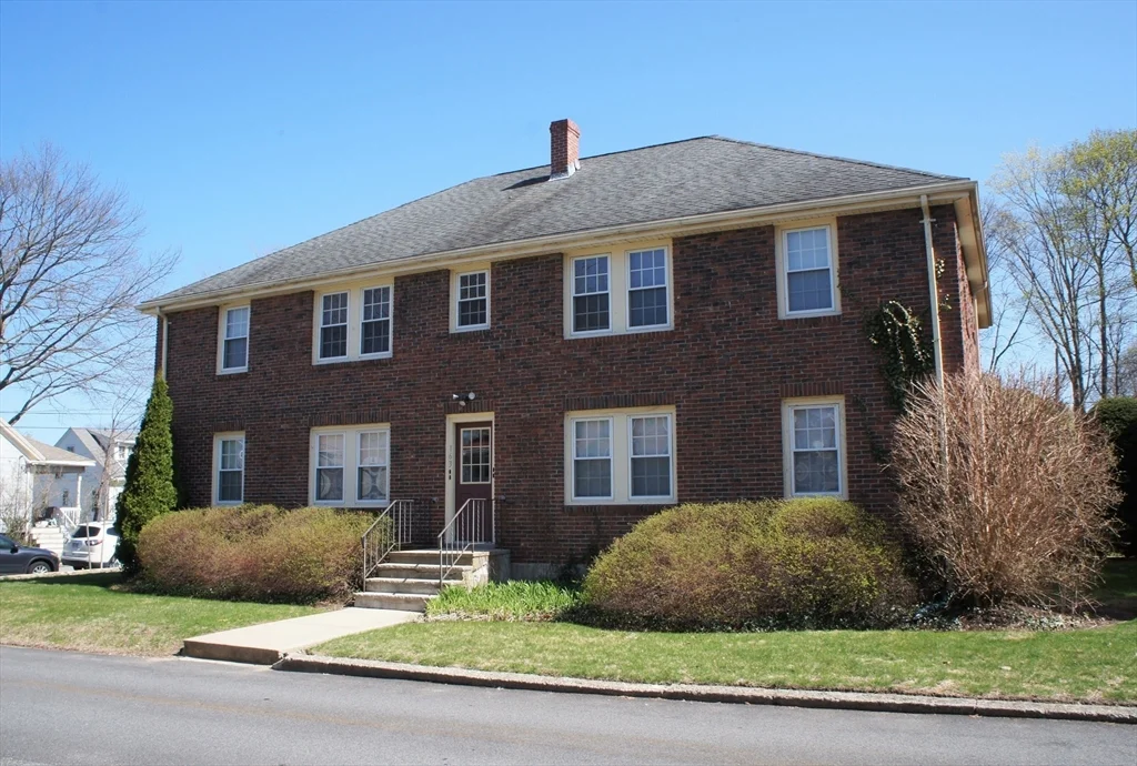 1 bed, 1 bath apartment for rent at 165 Everett St Unit 1, Quincy — photo 1 of 8