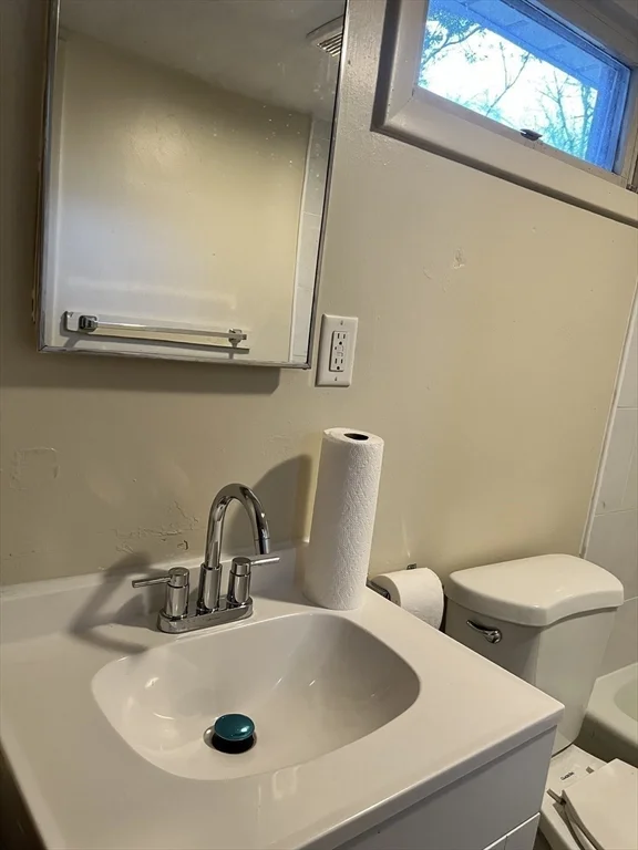 3 bed, 2 bath apartment for rent at 165 Glendale Ave Unit 1, Malden — photo 10 of 14