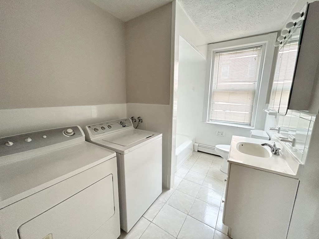 3 bed, 1 bath apartment for rent at 165 Gove St Unit 01, East Boston — photo 6 of 6