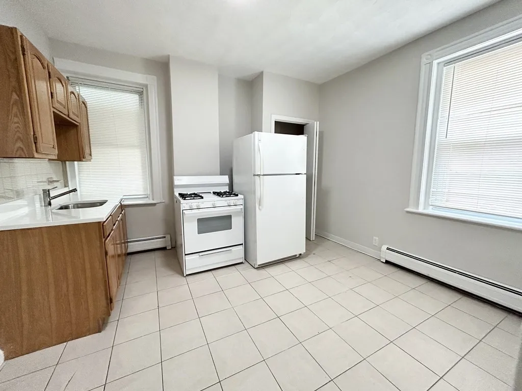 2 bed, 1 bath apartment for rent at 165 Gove St Unit 2, East Boston — photo 2 of 6