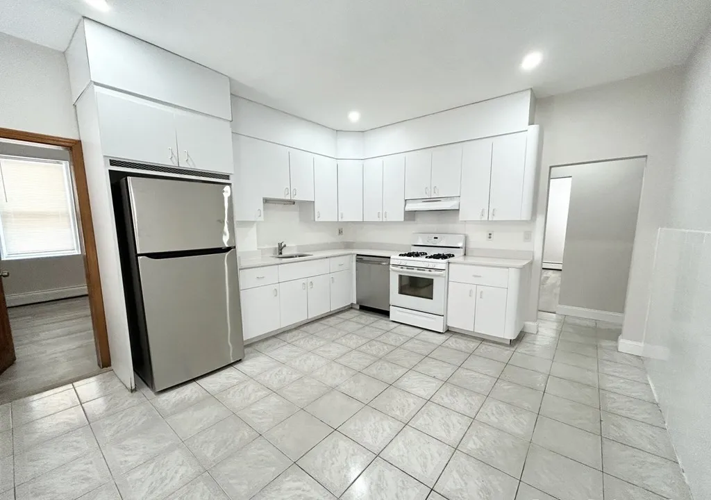 3 bed, 1 bath apartment for rent at 165 Gove St Unit 3, Boston — photo 1 of 6