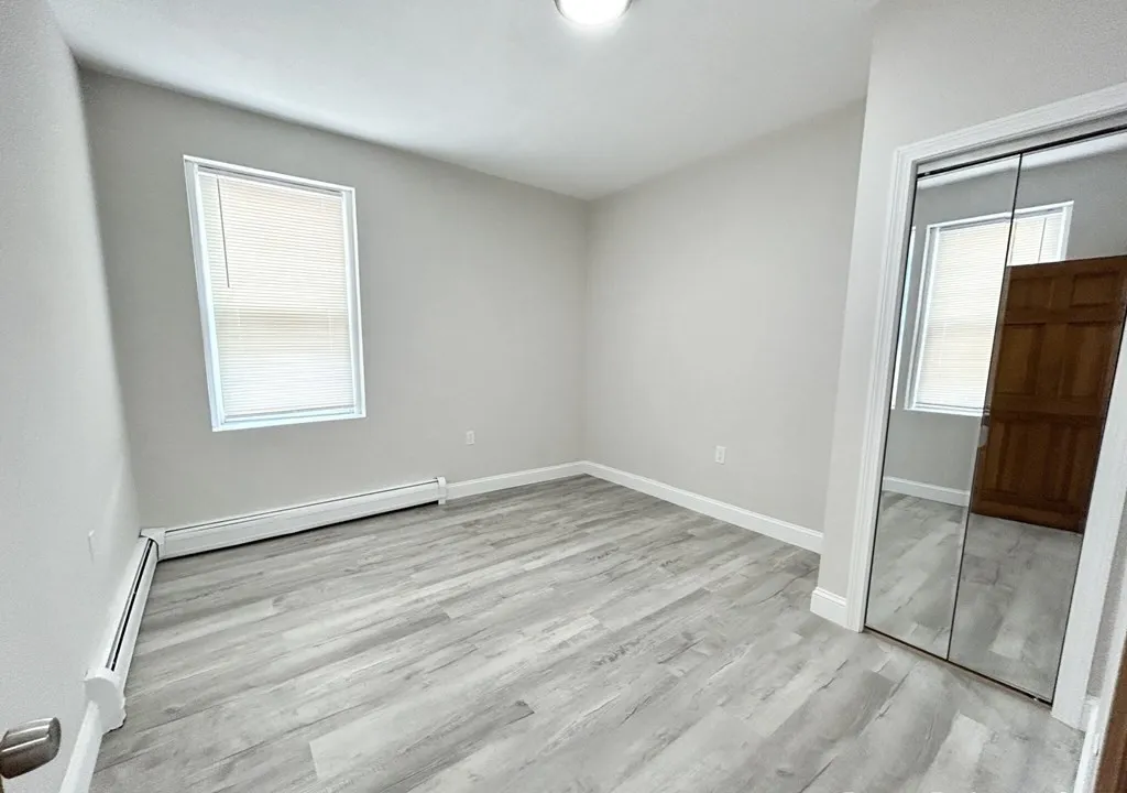 3 bed, 1 bath apartment for rent at 165 Gove St Unit 3, Boston — photo 3 of 6