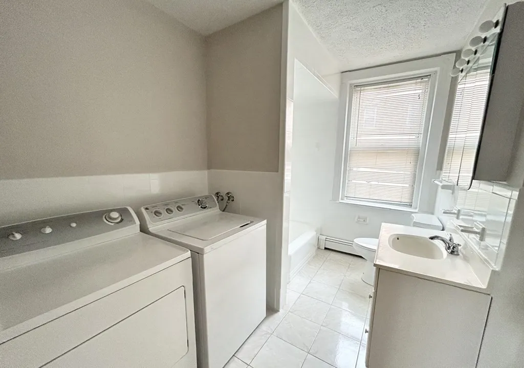 3 bed, 1 bath apartment for rent at 165 Gove St Unit 3, Boston — photo 6 of 6
