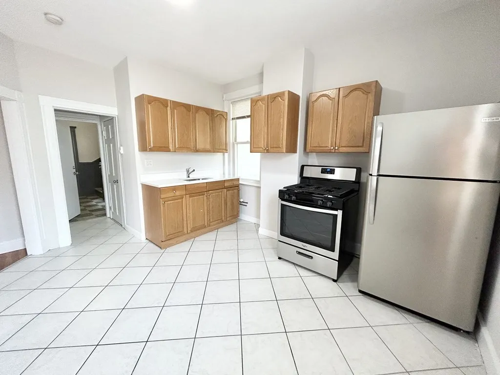 2 bed, 1 bath apartment for rent at 165 Gove St Unit 4, Boston — photo 1 of 6