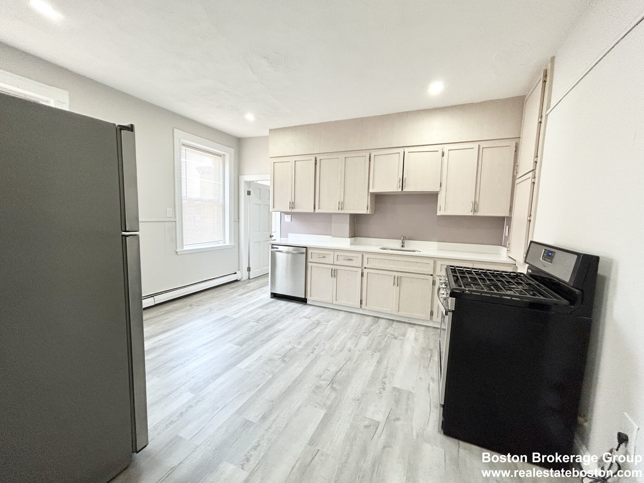 4 bed, 1 bath apartment for rent at 165 Gove St Unit 5D, East Boston — photo 2 of 9