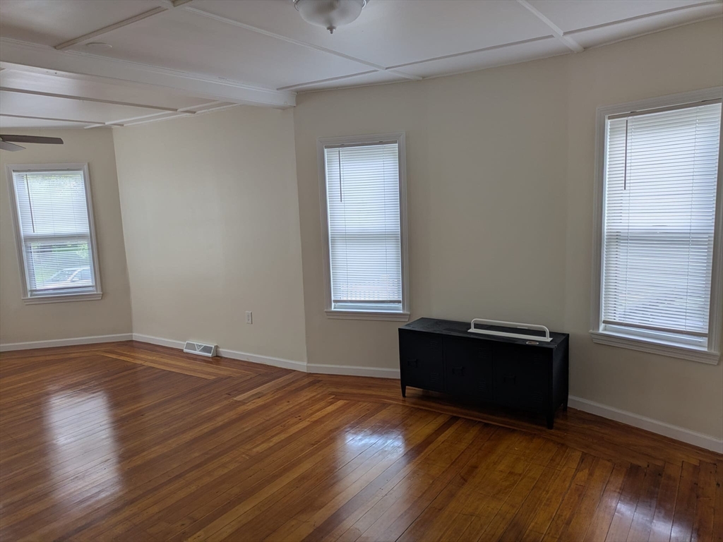 3 bed, 1 bath apartment for rent at 165 Grove St Unit 1, Haverhill — photo 7 of 15