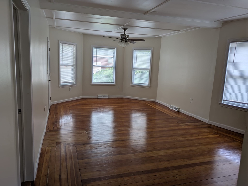 3 bed, 1 bath apartment for rent at 165 Grove St Unit 1, Haverhill — photo 6 of 15