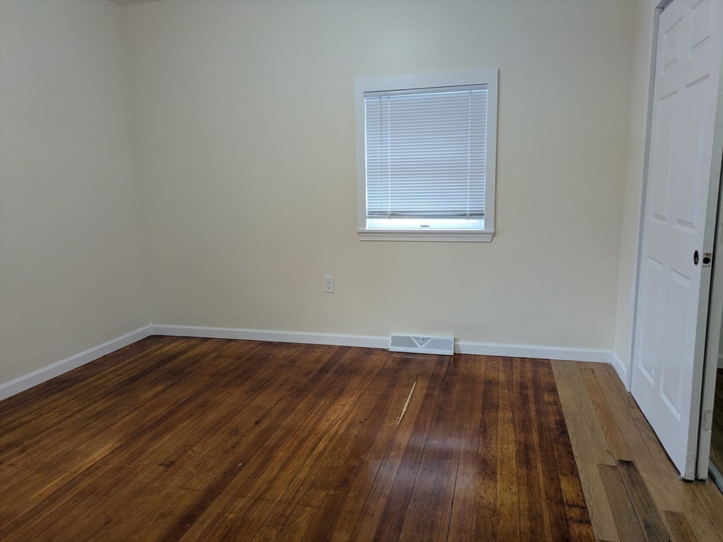 3 bed, 1 bath apartment for rent at 165 Grove St Unit 1, Haverhill — photo 10 of 15