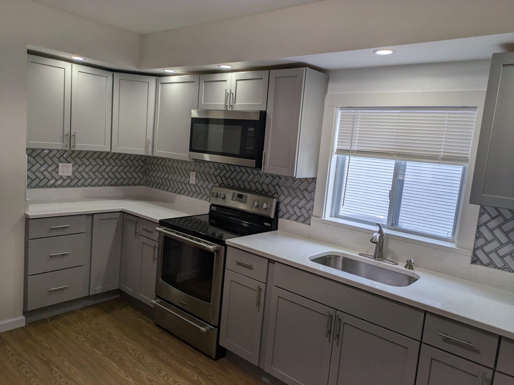 3 bed, 1 bath apartment for rent at 165 Grove St Unit 1, Haverhill — photo 1 of 15