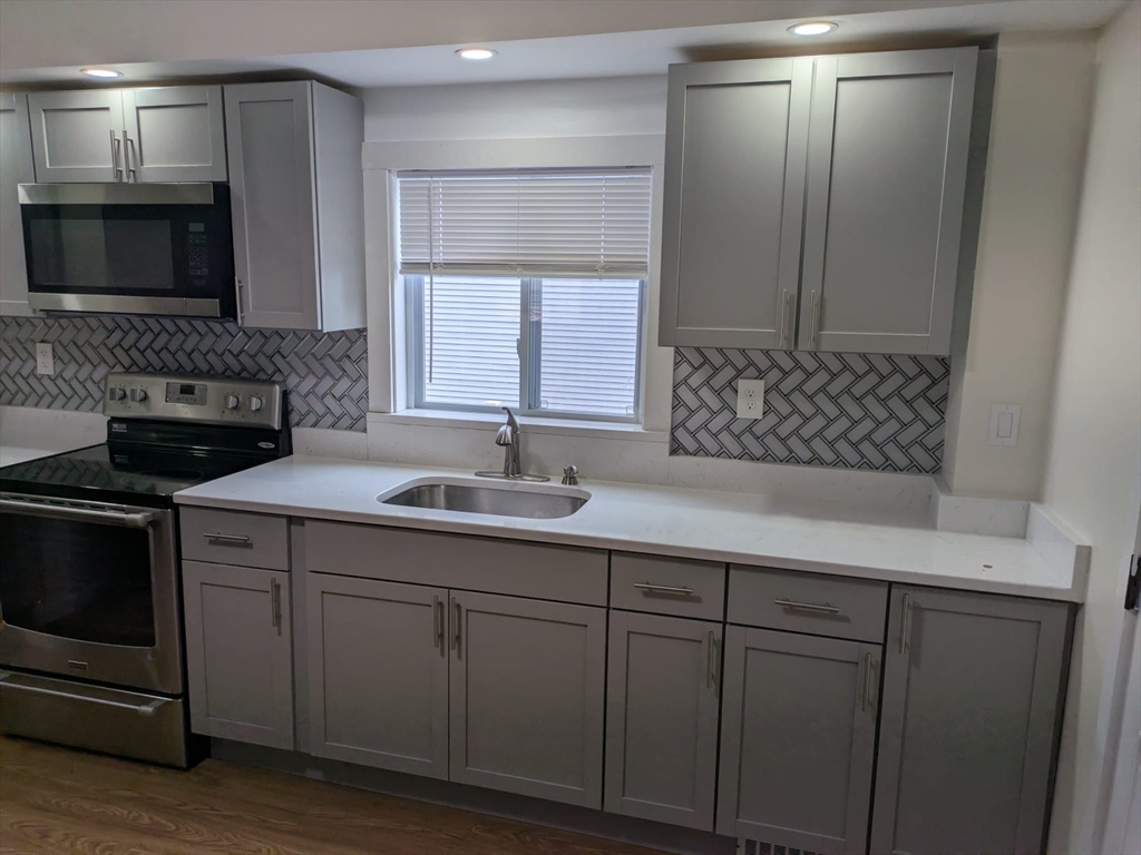 3 bed, 1 bath apartment for rent at 165 Grove St Unit 1, Haverhill — photo 2 of 15