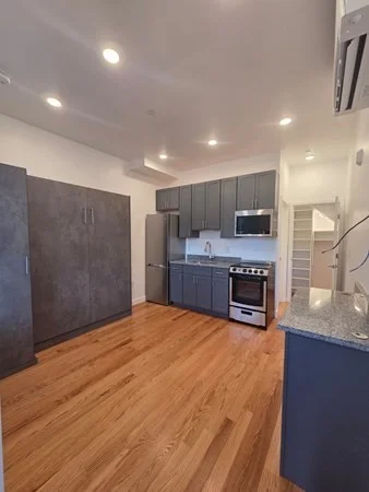 Studio bed, 1 bath apartment for rent at 165 Hawthorne Unit 204, Chelsea