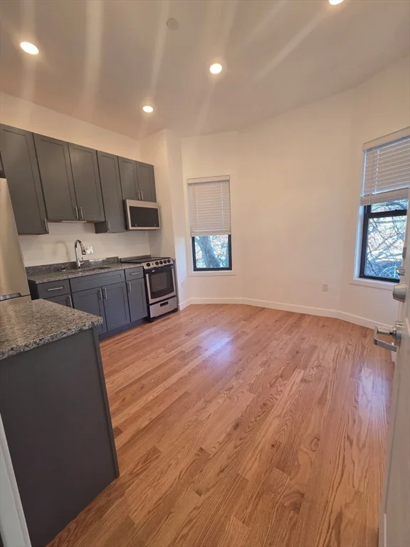 Studio bed, 1 bath apartment for rent at 165 Hawthorne Unit 302, Chelsea