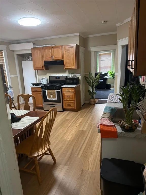 2 bed, 1 bath apartment for rent at 165 Ingleside Ave Unit 1, Worcester — photo 2 of 8