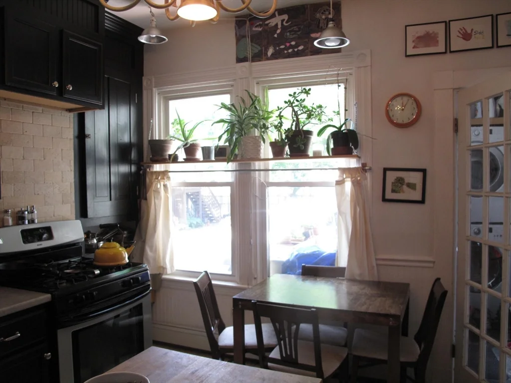 2 bed, 1 bath apartment for rent at 165 Putnam Ave Unit A, Riverside — photo 3 of 13