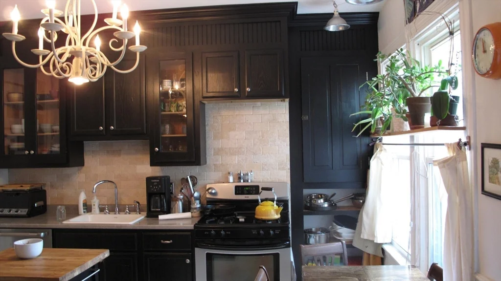 2 bed, 1 bath apartment for rent at 165 Putnam Ave Unit A, Riverside — photo 5 of 13