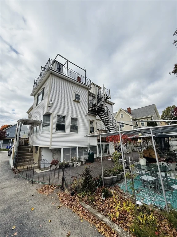 3 bed, 1 bath apartment for rent at 165 Summer St Unit 02, Malden — photo 4 of 23