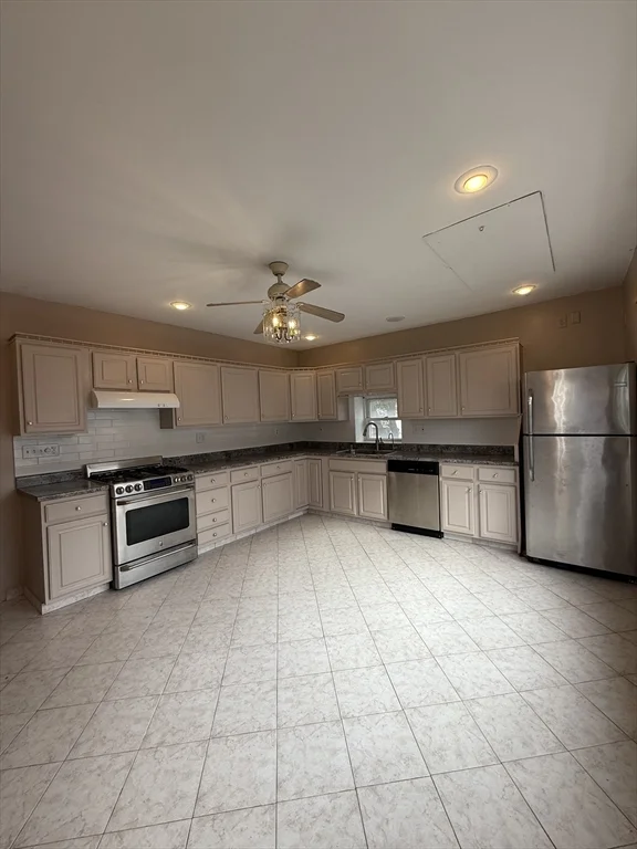3 bed, 1 bath apartment for rent at 165 Summer St Unit 02, Malden — photo 14 of 23