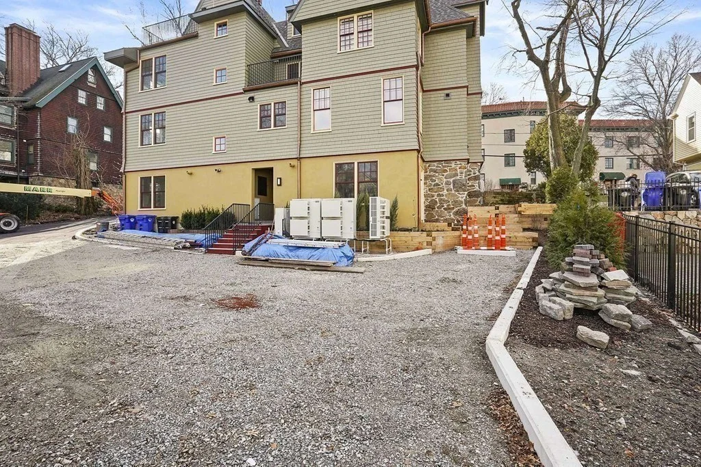 1 bed, 1 bath apartment for rent at 165 Winthrop Rd Unit A, Beaconsfield — photo 26 of 26
