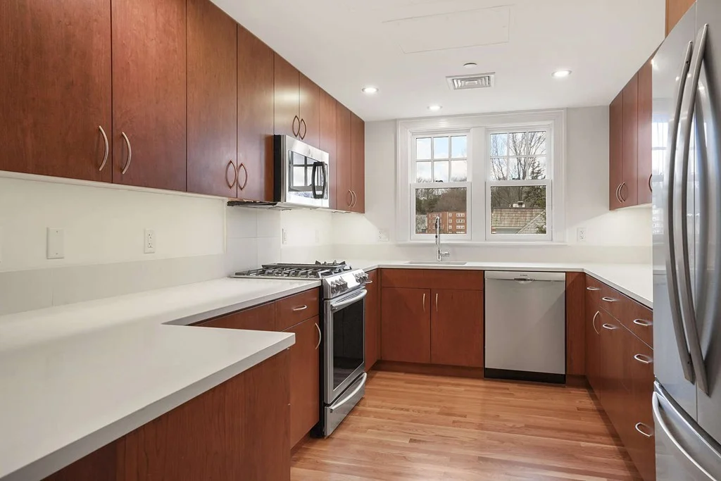 3 bed, 2 bath apartment for rent at 165 Winthrop Rd Unit C, Beaconsfield — photo 20 of 39