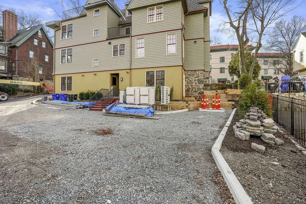 3 bed, 2 bath apartment for rent at 165 Winthrop Rd Unit D, Coolidge Corner — photo 40 of 40