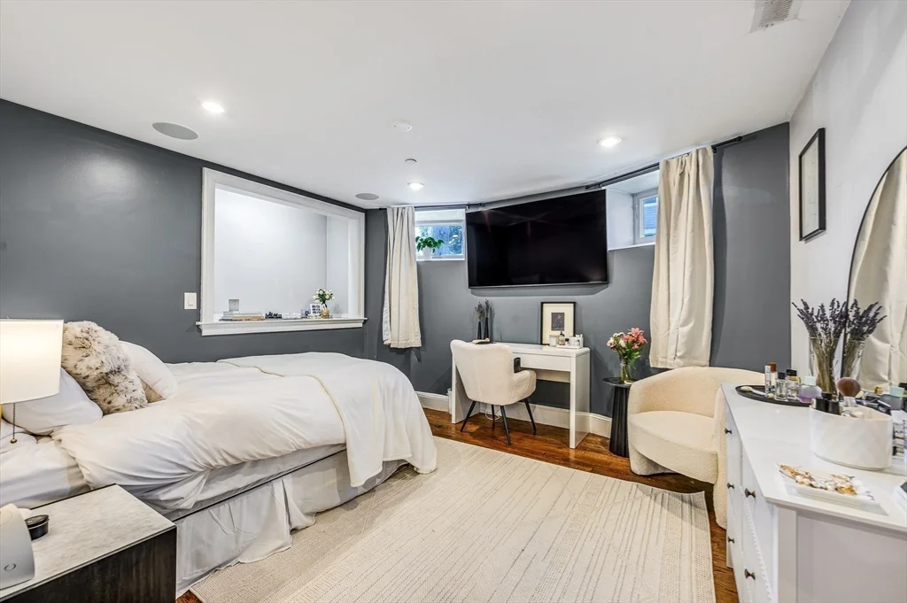 5 bed, 3 bath apartment for rent at 1650 Columbia Rd Unit 1, South Boston — photo 17 of 24