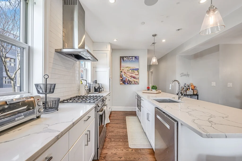 5 bed, 3 bath apartment for rent at 1650 Columbia Rd Unit 1, South Boston — photo 2 of 24