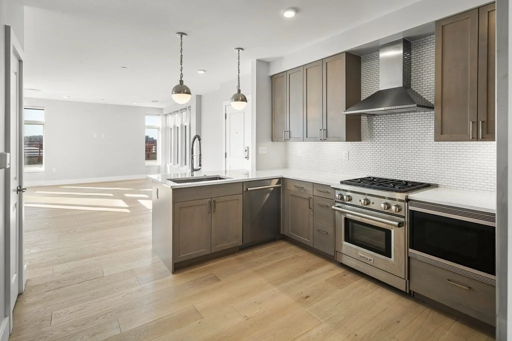 3 bed, 2 bath apartment for rent at 1650 Commonwealth Ave Unit 606, Brighton — photo 5 of 23