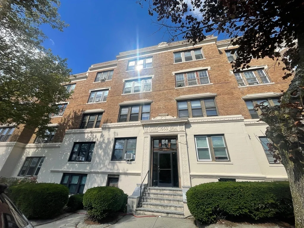 4 bed, 1 bath apartment for rent at 1653 Commonwealth Ave Unit 3, Brighton — photo 14 of 16