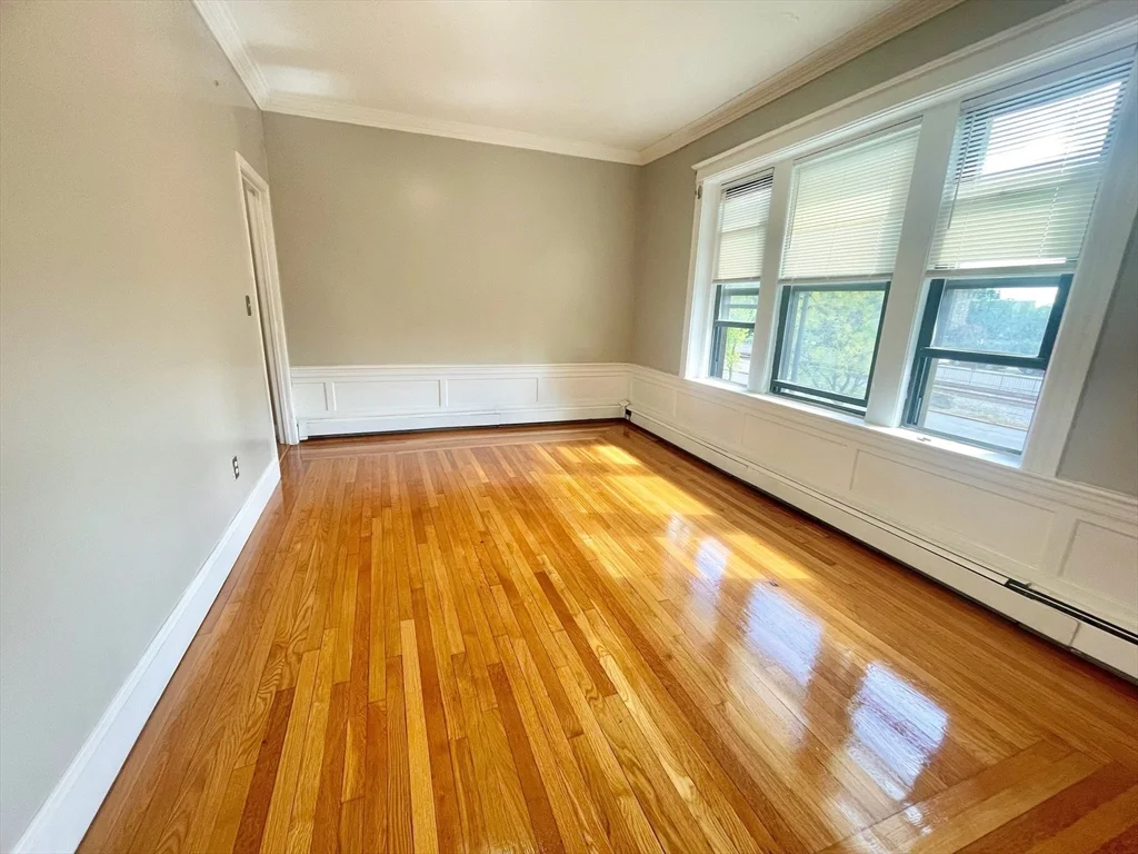 4 bed, 1 bath apartment for rent at 1653 Commonwealth Ave Unit 3, Brighton — photo 4 of 16