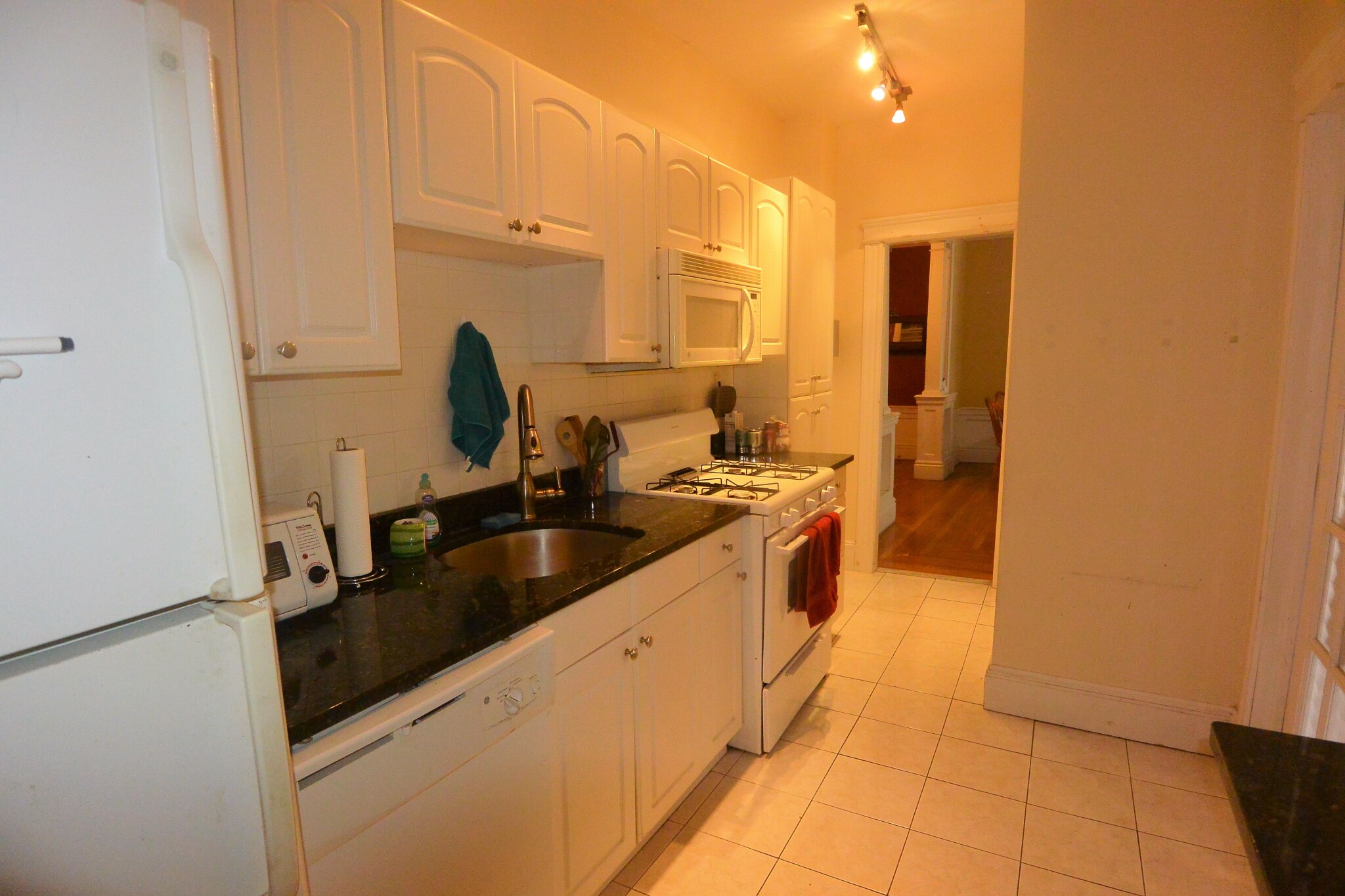 4 bed, 1.5 bath apartment for rent at 1653 Commonwealth Ave Unit 4, Brighton — photo 17 of 18