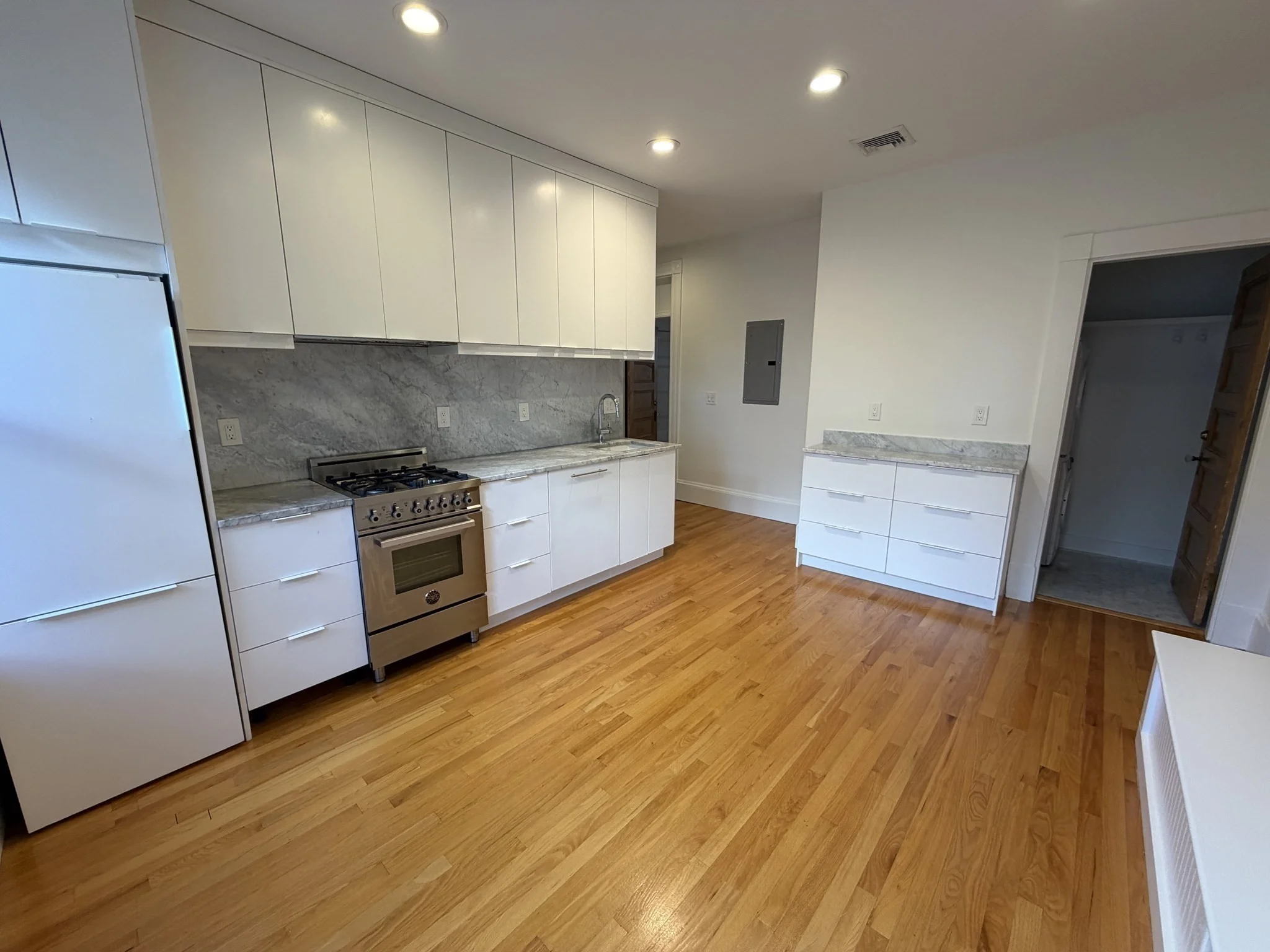 3 bed, 2 bath apartment for rent at 1657 Cambridge St Unit 1, Cambridge — photo 2 of 22
