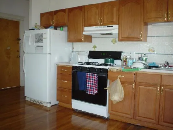 4 bed, 1 bath apartment for rent at 1657 Commonwealth Ave Unit 5, Brighton — photo 2 of 5