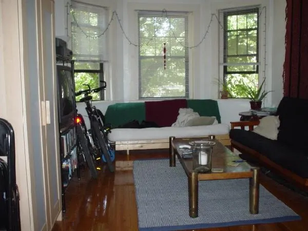 4 bed, 1 bath apartment for rent at 1657 Commonwealth Ave Unit 5, Brighton — photo 1 of 5