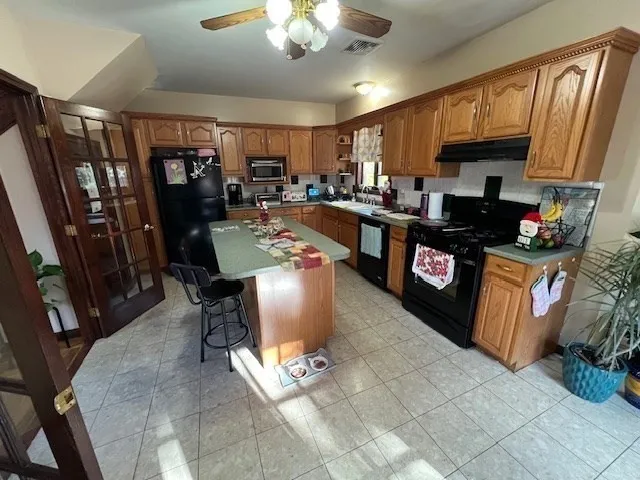 3 bed, 2 bath apartment for rent at 1657 Meridian St, Fall River — photo 3 of 22