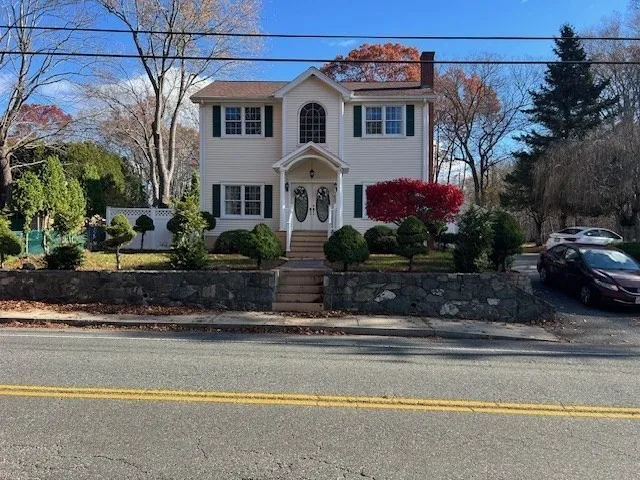 3 bed, 2 bath apartment for rent at 1657 Meridian St, Fall River