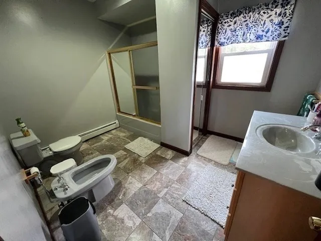 3 bed, 2 bath apartment for rent at 1657 Meridian St, Fall River — photo 7 of 22