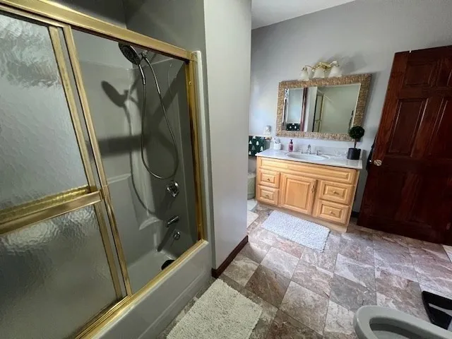3 bed, 2 bath apartment for rent at 1657 Meridian St, Fall River — photo 8 of 22