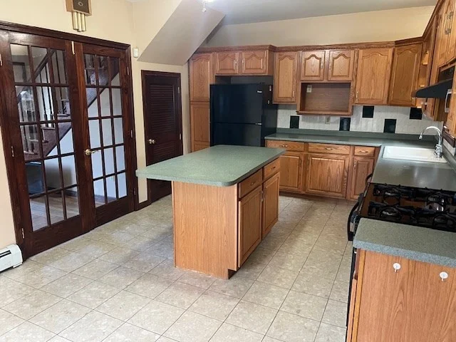 3 bed, 2 bath apartment for rent at 1657 Meridian Unit 1, Fall River — photo 2 of 30