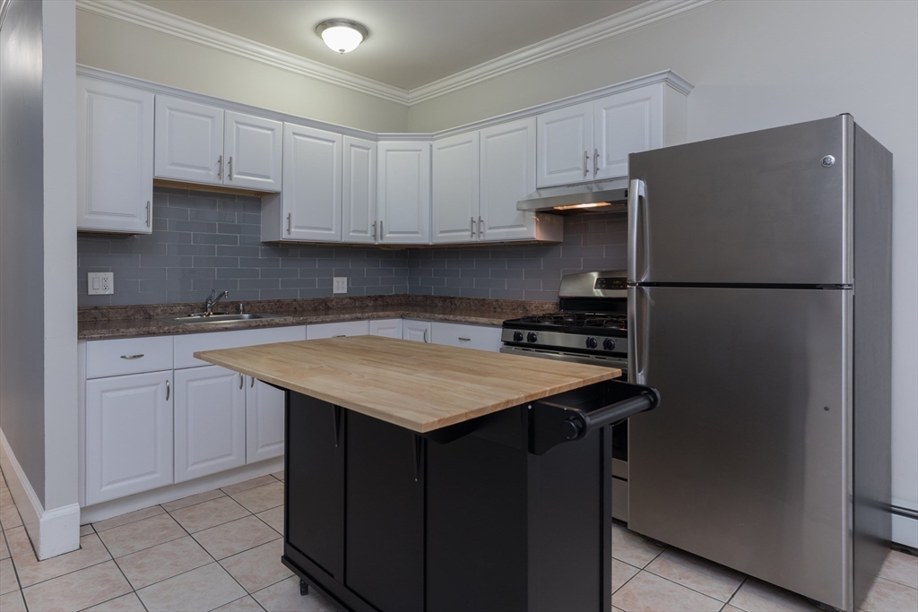 2 bed, 1 bath apartment for rent at 166 Boylston Unit 2, Boylston Street — photo 7 of 11