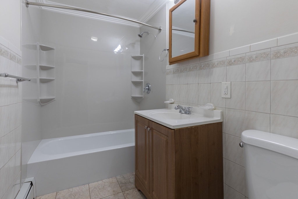 2 bed, 1 bath apartment for rent at 166 Boylston Unit 2, Boylston Street — photo 5 of 11