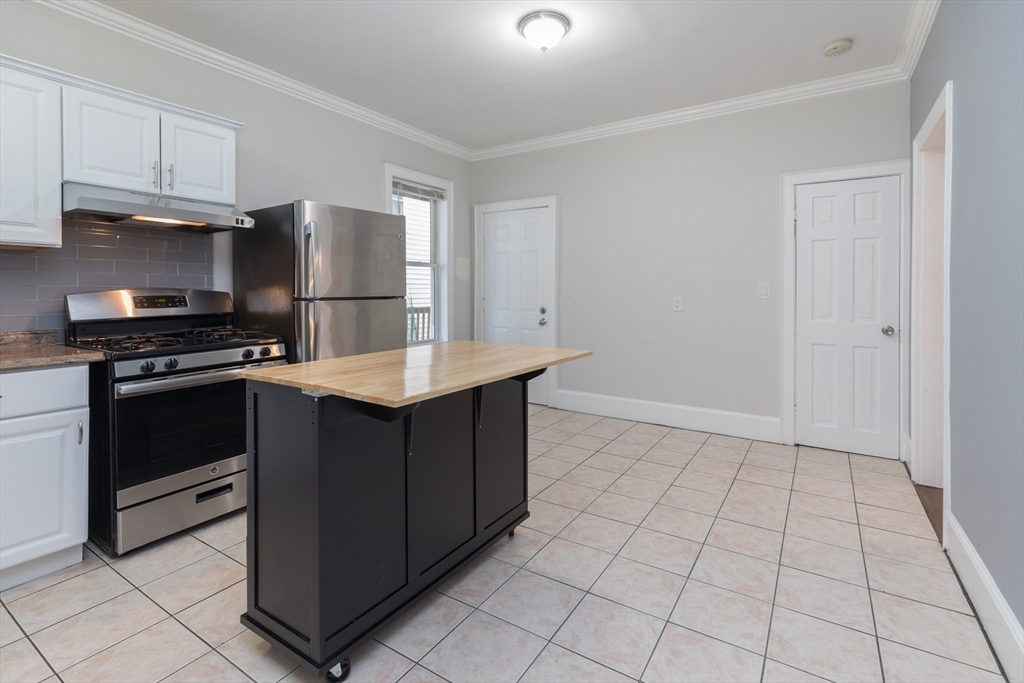 2 bed, 1 bath apartment for rent at 166 Boylston Unit 2, Boylston Street — photo 6 of 11