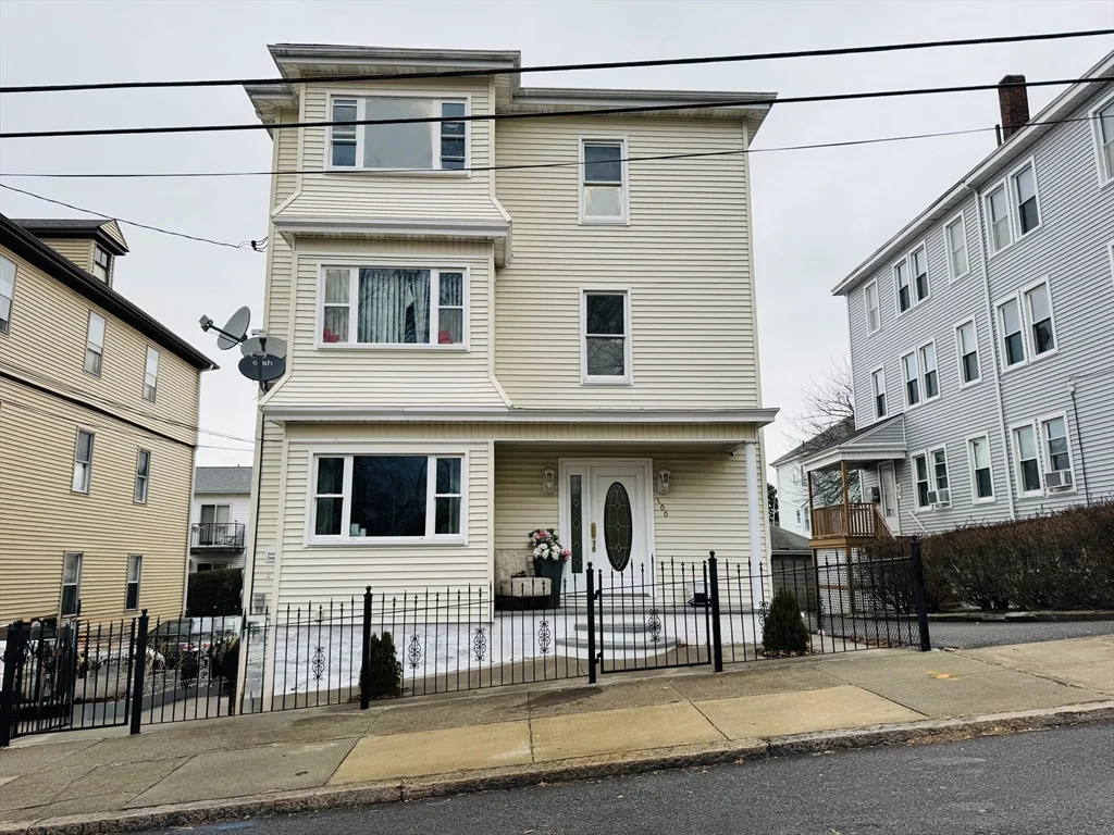 3 bed, 1 bath apartment for rent at 166 Bradford Ave Unit 3, Fall River — photo 2 of 19