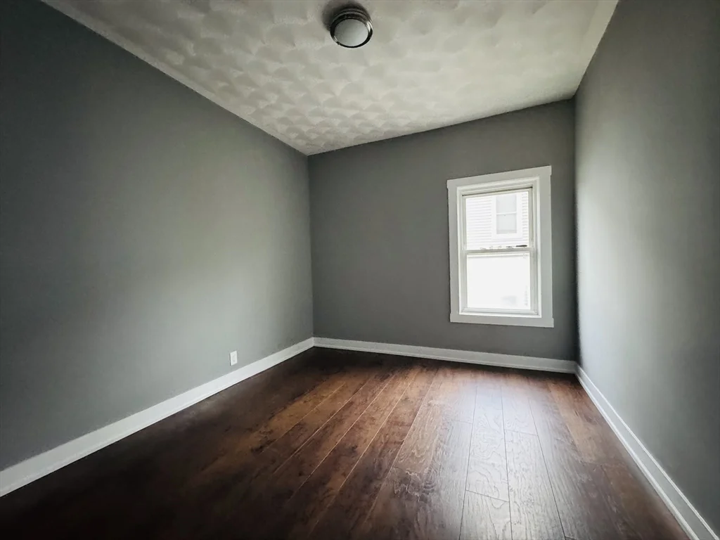 3 bed, 1 bath apartment for rent at 166 Bradford Ave Unit 3, Fall River — photo 13 of 19