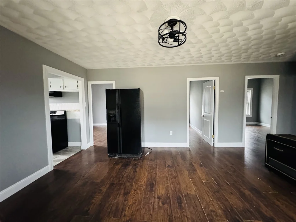 3 bed, 1 bath apartment for rent at 166 Bradford Ave Unit 3, Fall River — photo 6 of 19