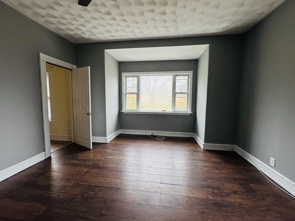 3 bed, 1 bath apartment for rent at 166 Bradford Ave Unit 3, Fall River — photo 9 of 19