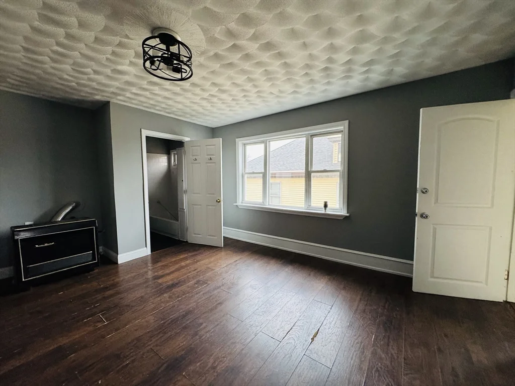 3 bed, 1 bath apartment for rent at 166 Bradford Ave Unit 3, Fall River — photo 7 of 19