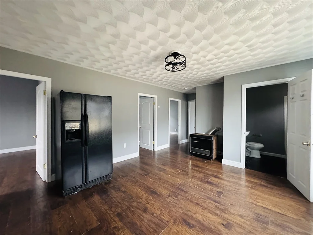 3 bed, 1 bath apartment for rent at 166 Bradford Ave Unit 3, Fall River — photo 5 of 19